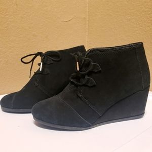Tom's Kala Wedge Ankle Boots Black Suede Size 6